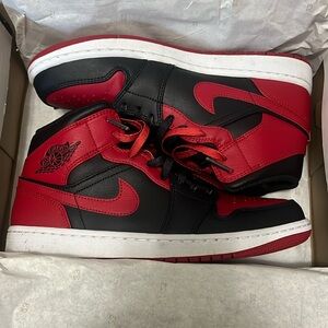 Jordan 1 Mid “Banned”